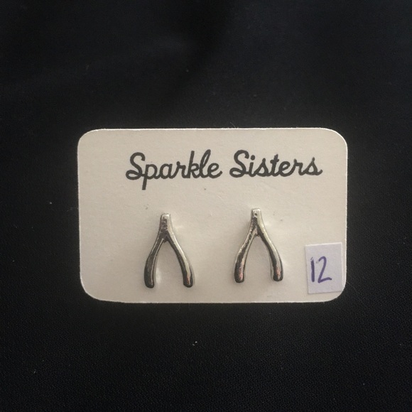 Wishbone stud earrings NWT - Picture 1 of 2